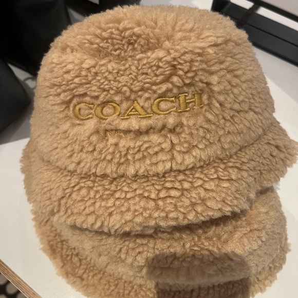 NWT Coach Outlet Sherpa Bucket Hat - Picture 3 of 9